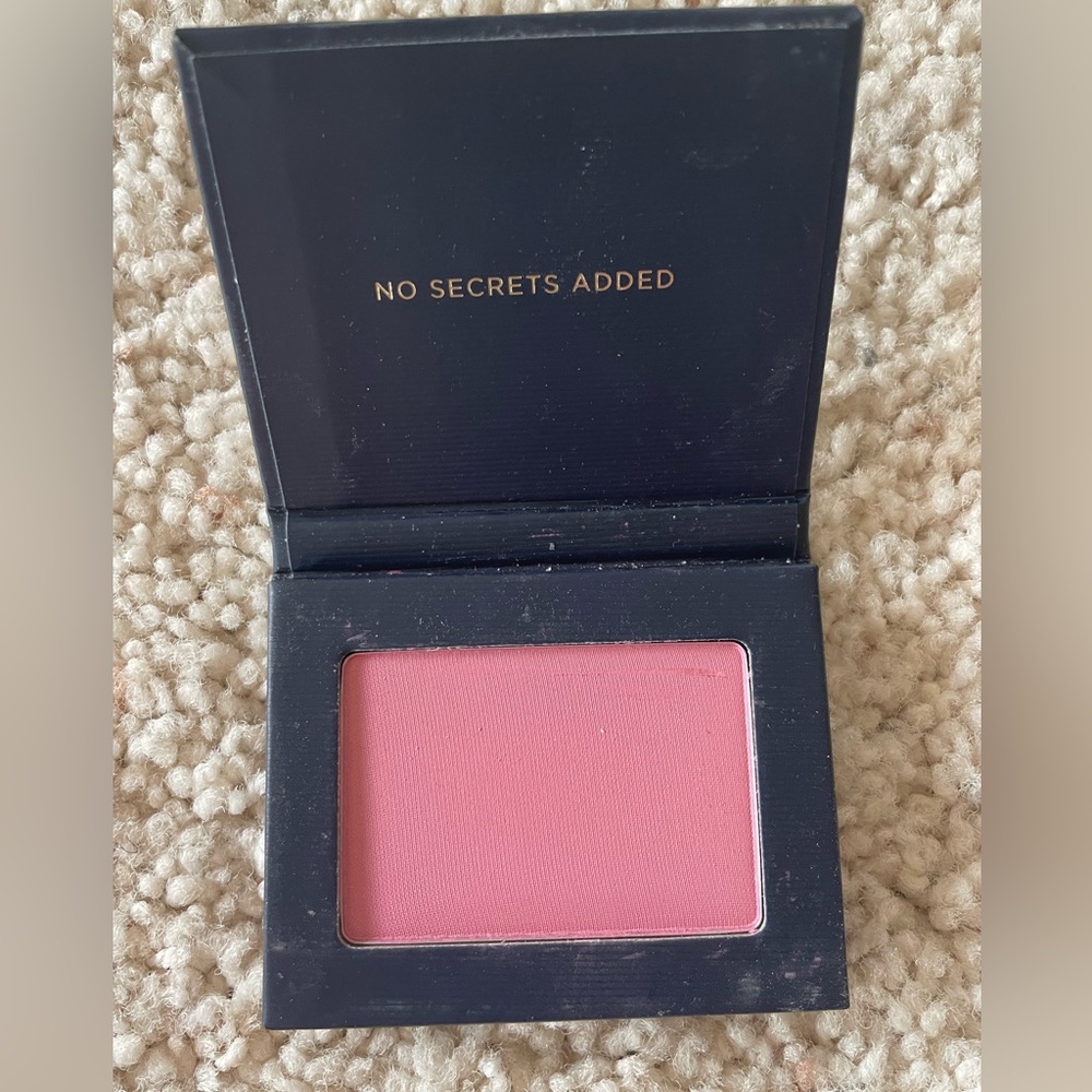NWOT Beautycounter blush color GUAVA
